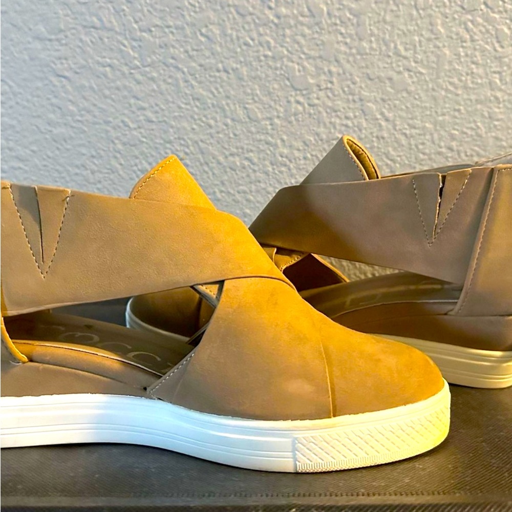 Heels - Picture 2 of 2